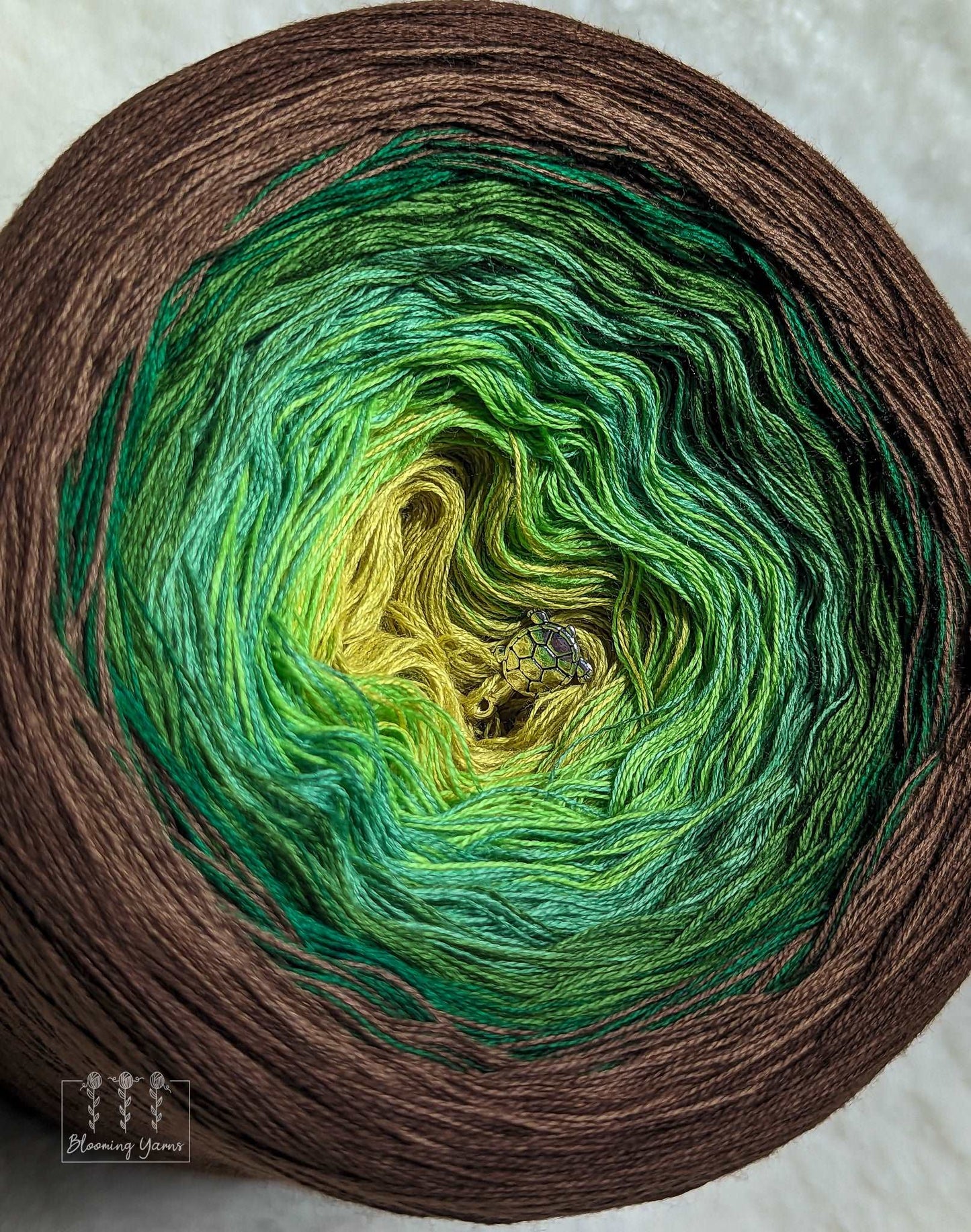 Gradient ombre yarn cake, colour combination C274