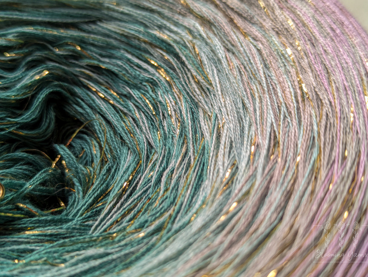 Gradient ombre yarn cake, colour combination C040