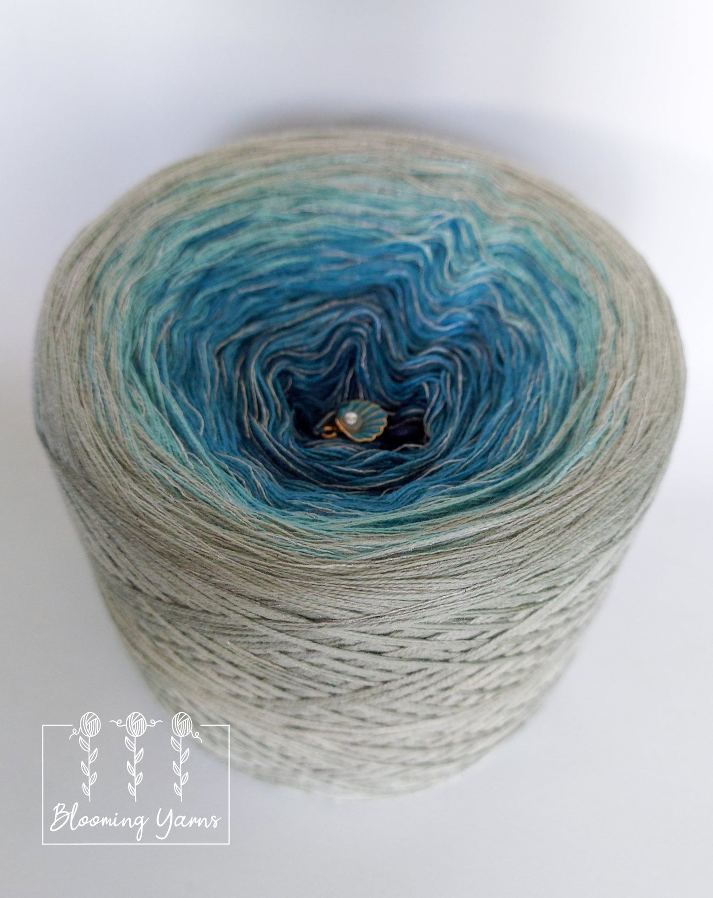 Gradient yarn cake, colour combination CM105