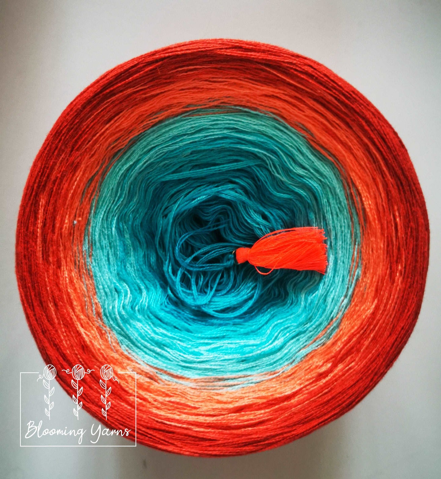 Gradient ombre yarn cake, colour combination C085