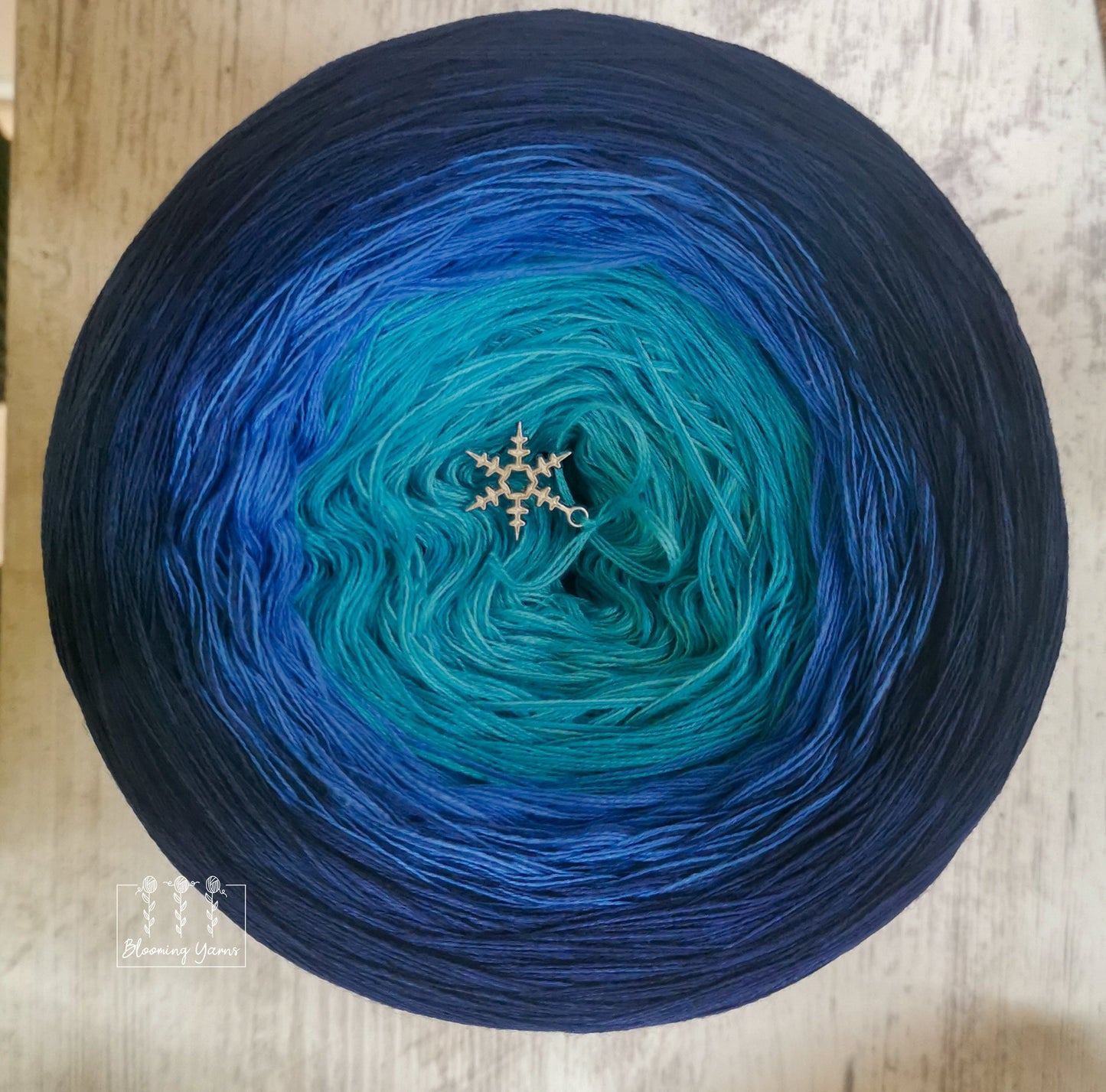 Gradient ombre yarn cake, colour combination C184