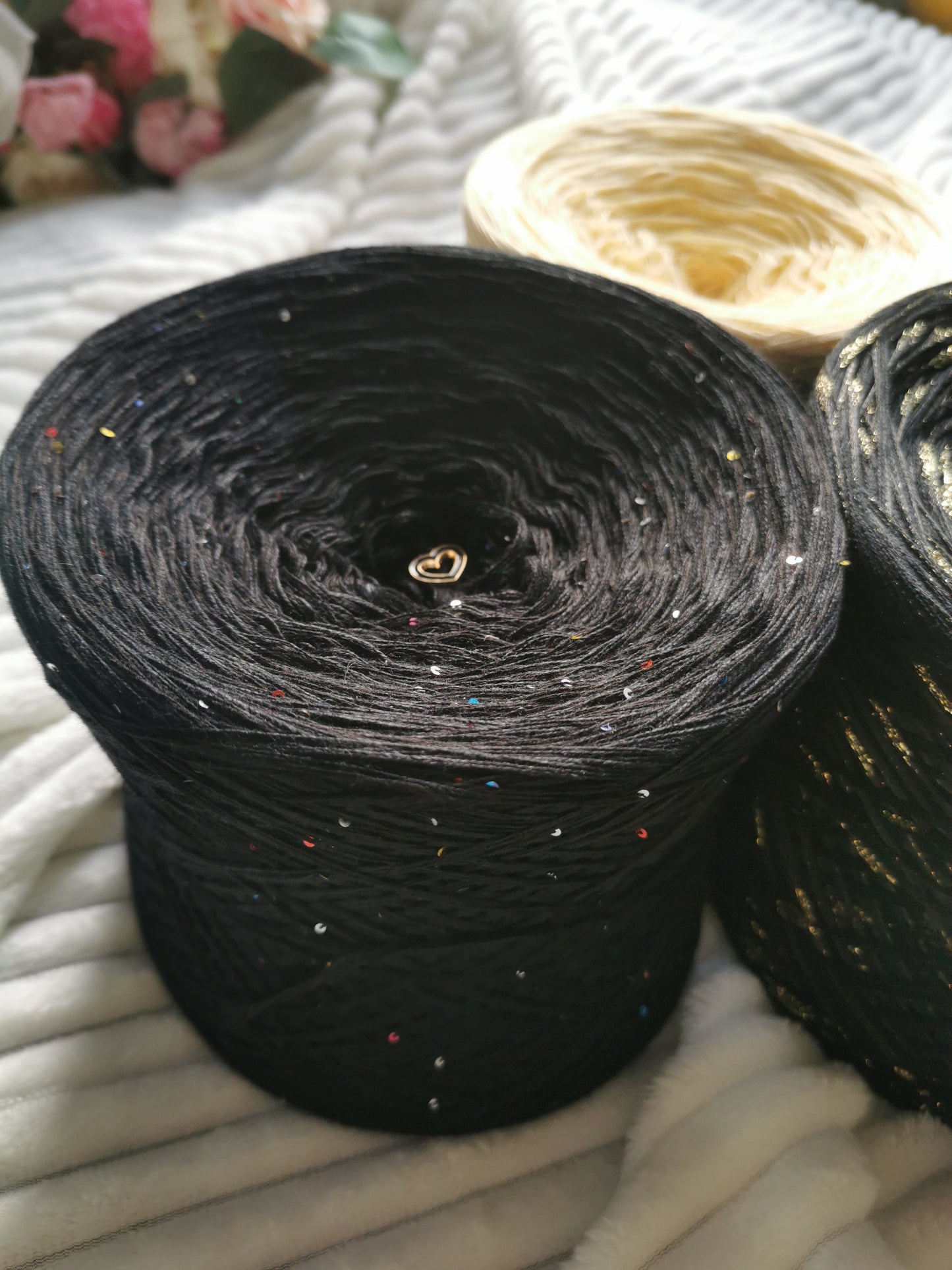 Cotton/acrylic blend yarn cake with sequins C191