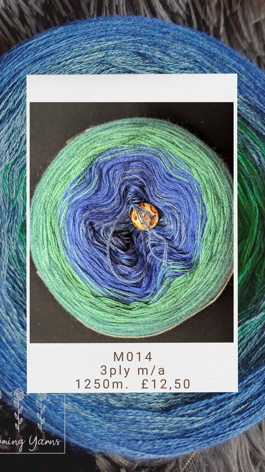 M014 merino/acrylic ombre yarn cake, 250g, about 1250m, 3ply