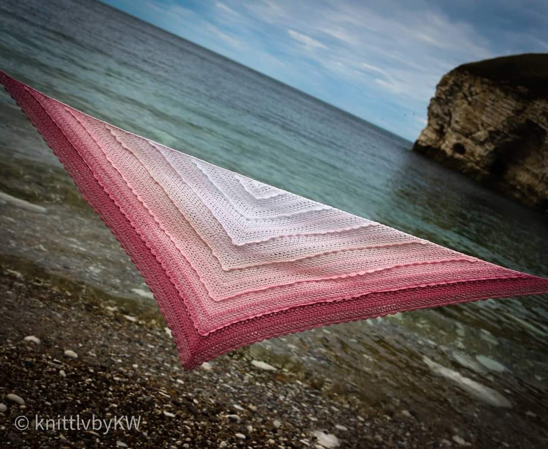 Arielka shawl pattern by Ancy-Fancy