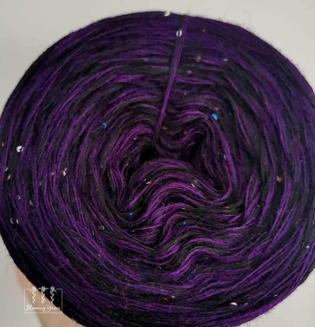 Gradient ombre yarn cake, colour combination M048