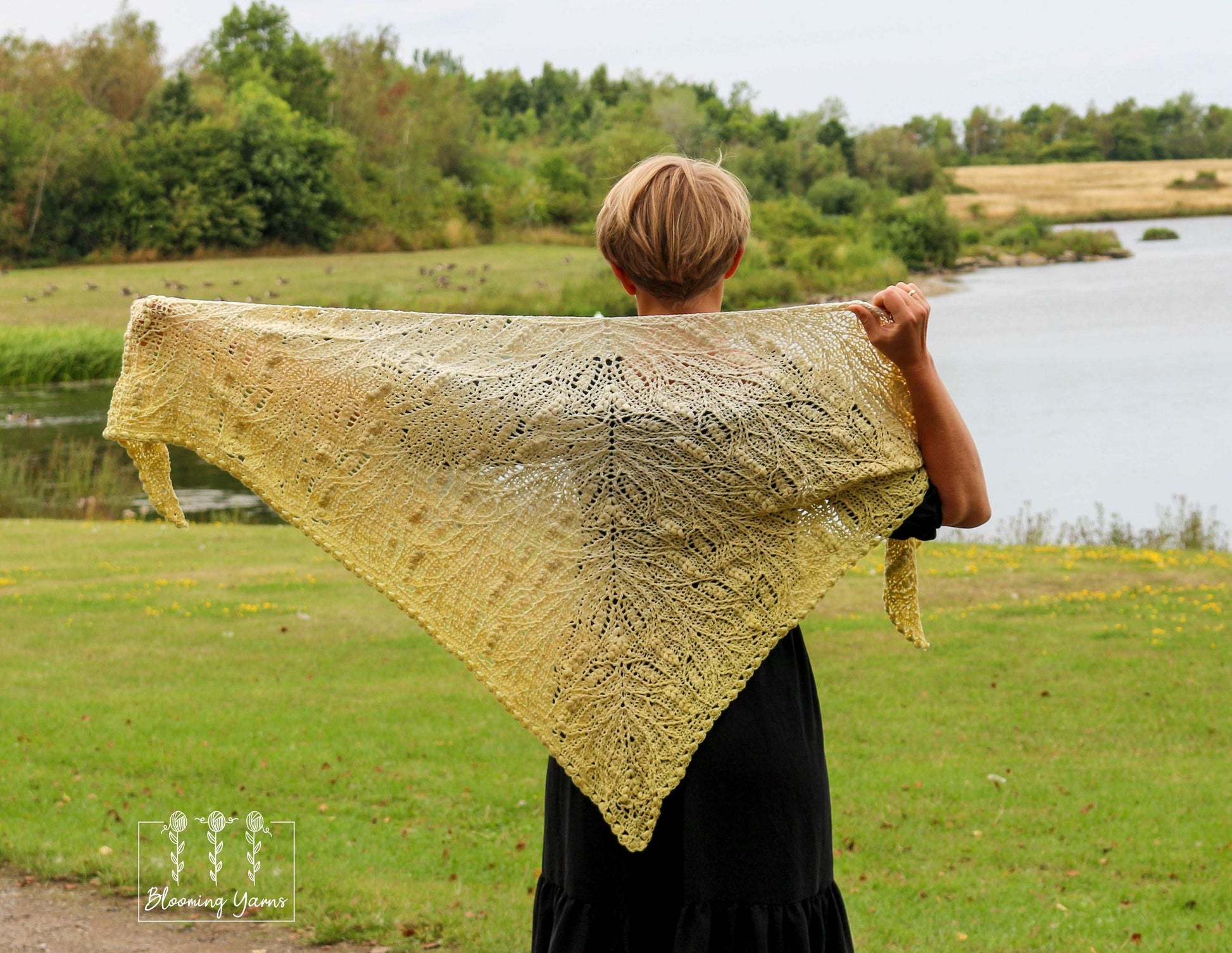 Crochet shawl Loriena