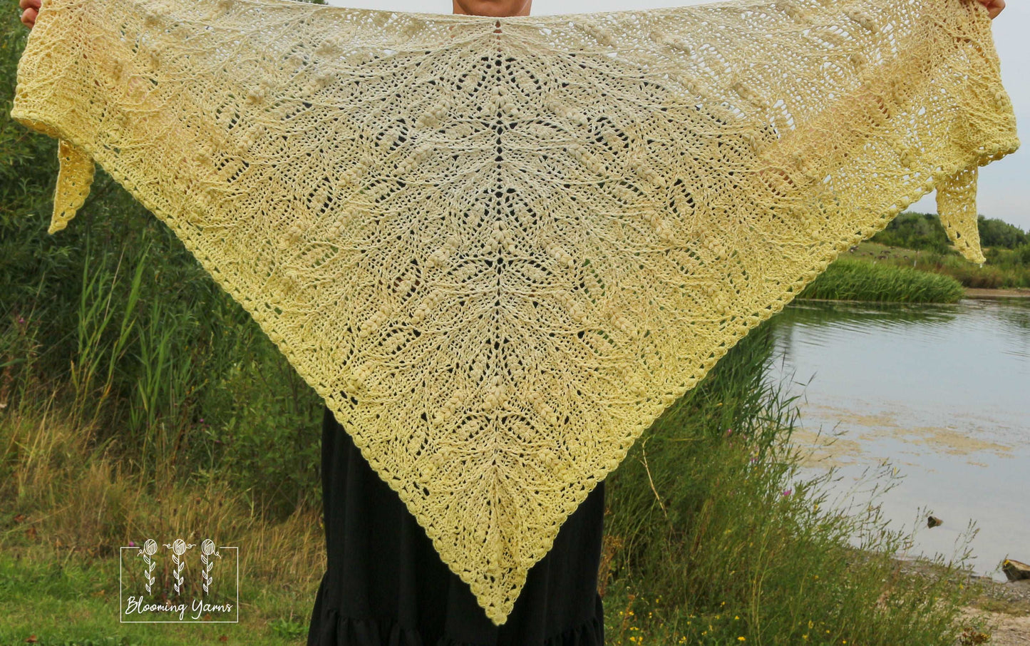 Crochet shawl Loriena