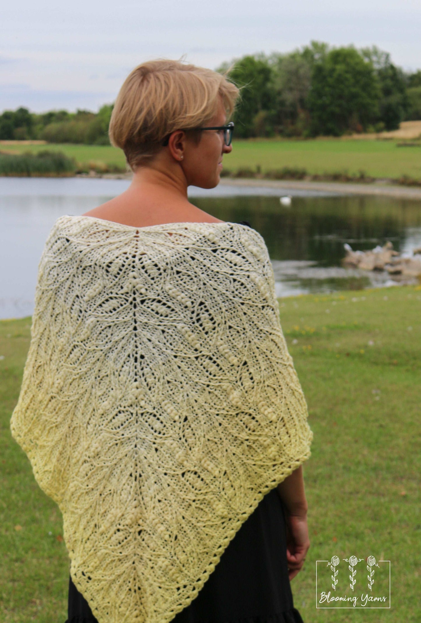 Crochet shawl Loriena