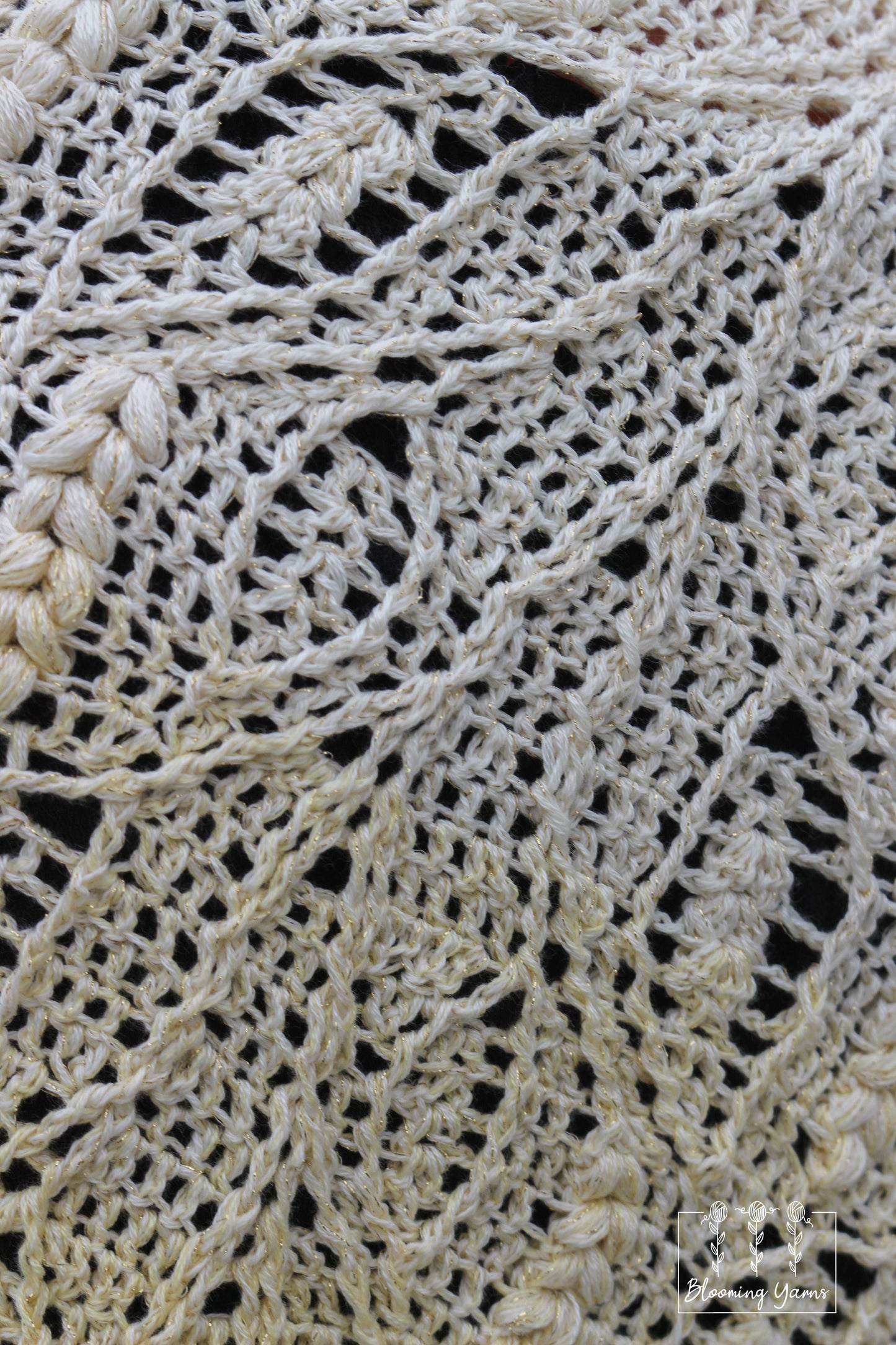 Crochet shawl Loriena