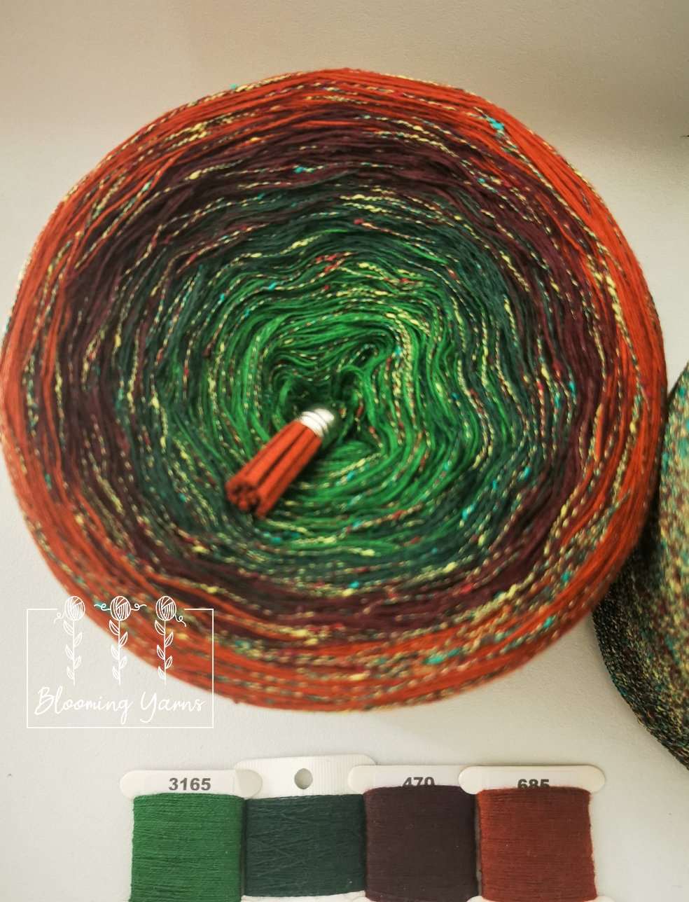 Gradient ombre yarn cake, colour combination C069