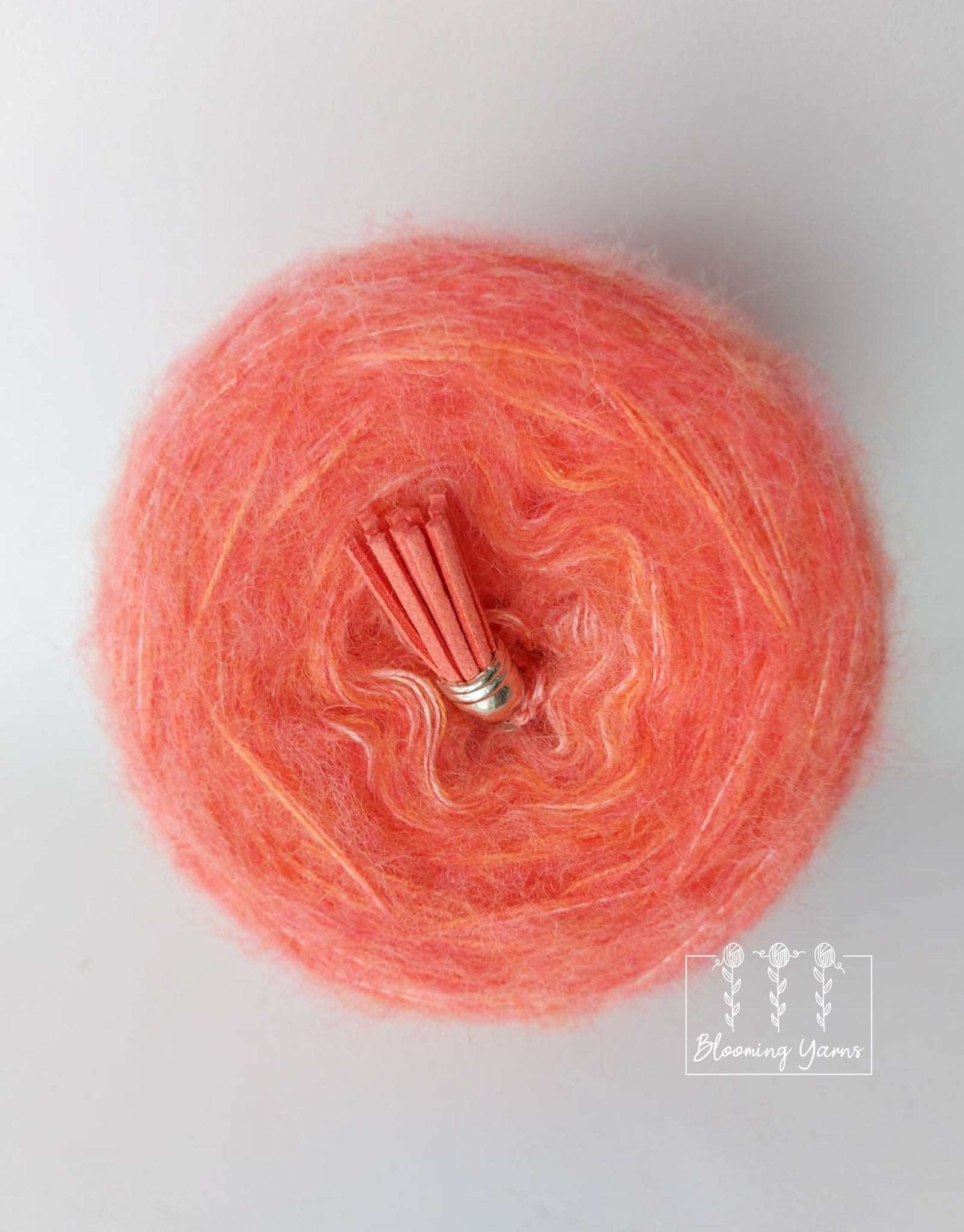 Fluffy yarn cake FC009