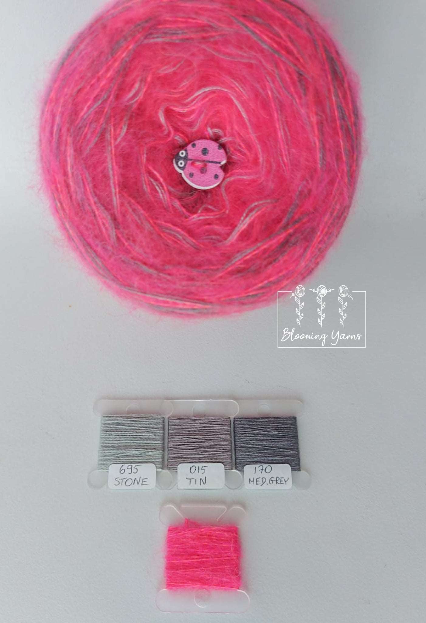 Fluffy yarn cake FC008