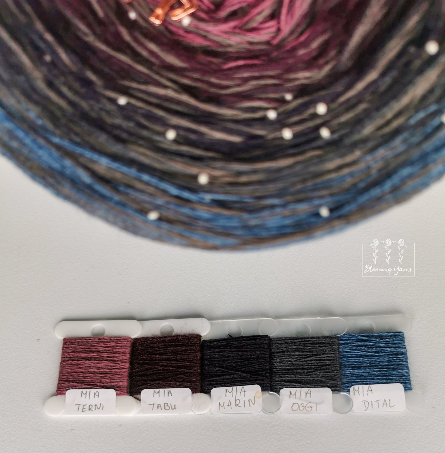 Gradient yarn cake, colour combination M045