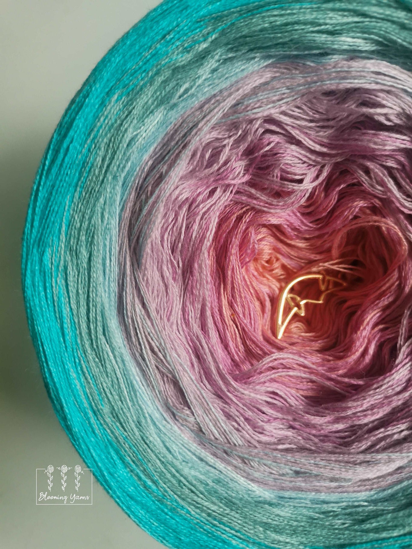 Gradient ombre yarn cake, colour combination C032