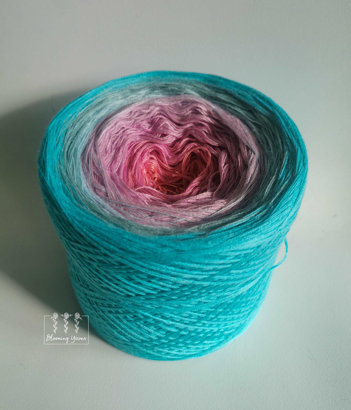 Gradient ombre yarn cake, colour combination C032