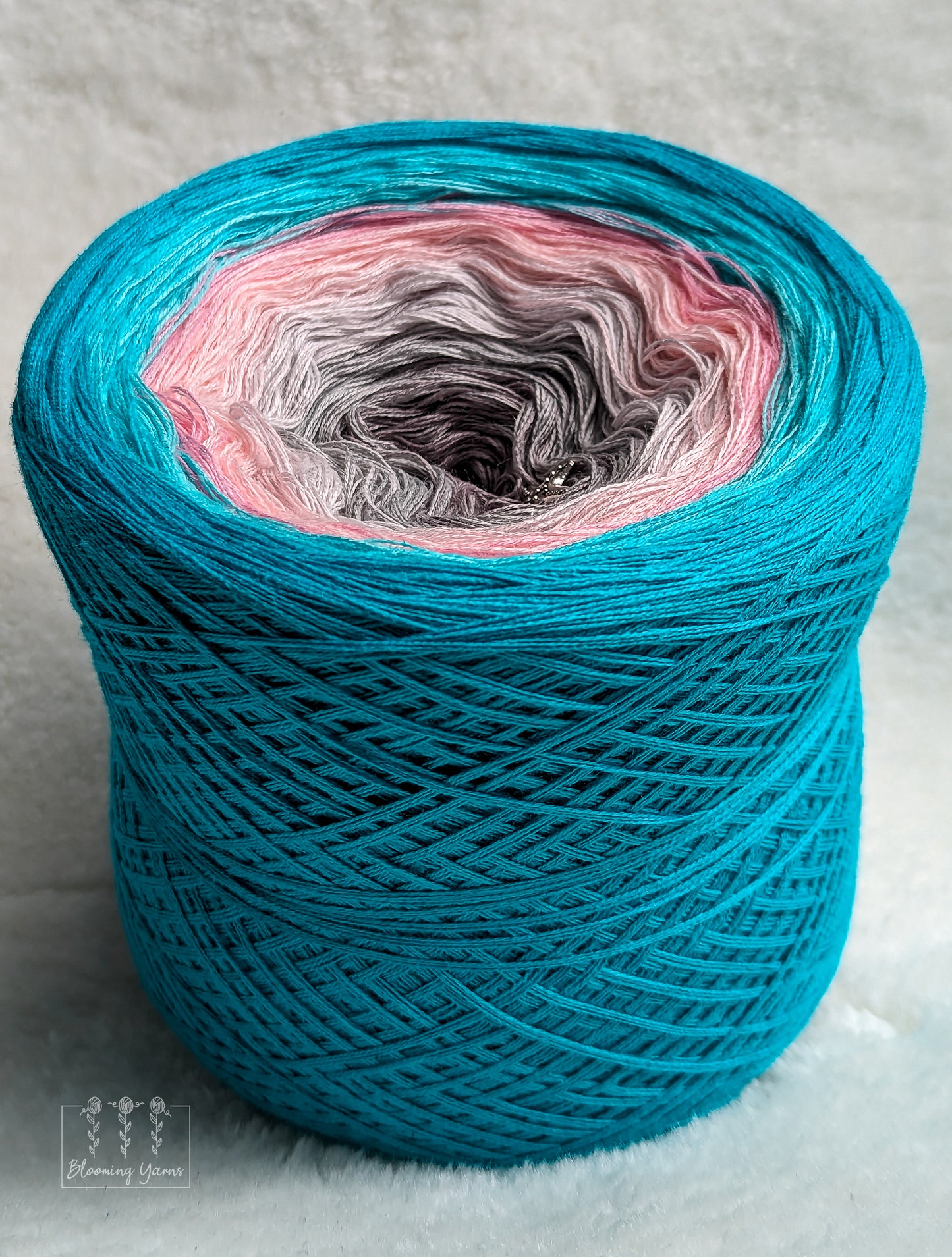 Gradient ombre yarn cake, colour combination C260