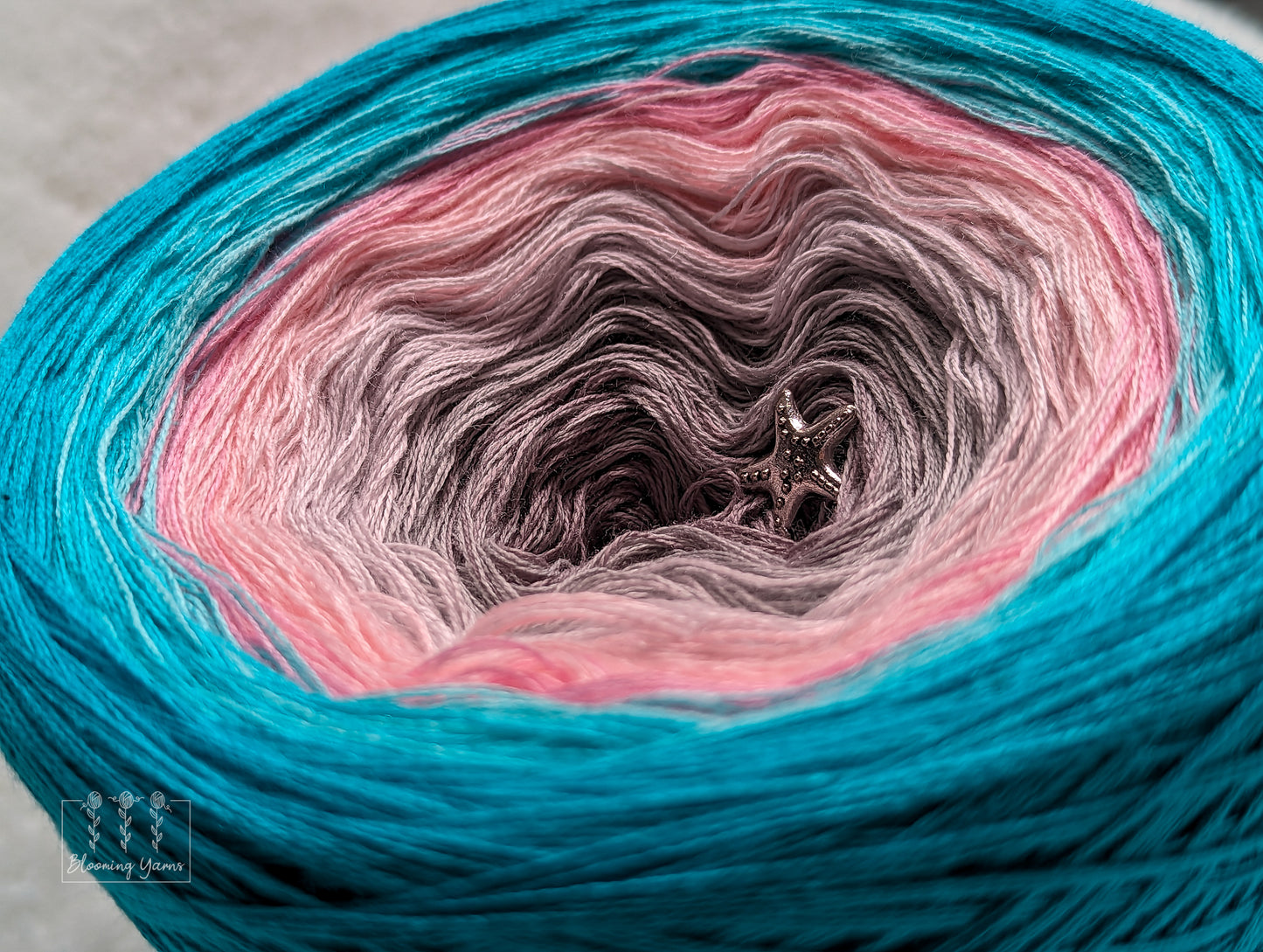 Gradient ombre yarn cake, colour combination C260