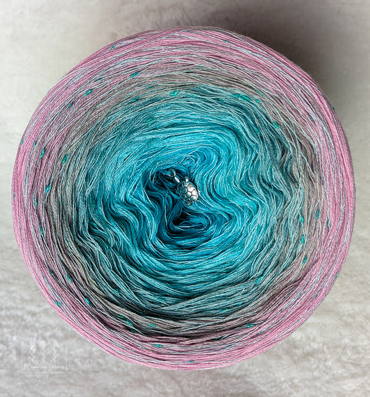 "Flamingo by the sea" gradient yarn cake created by Ancy-Fancy