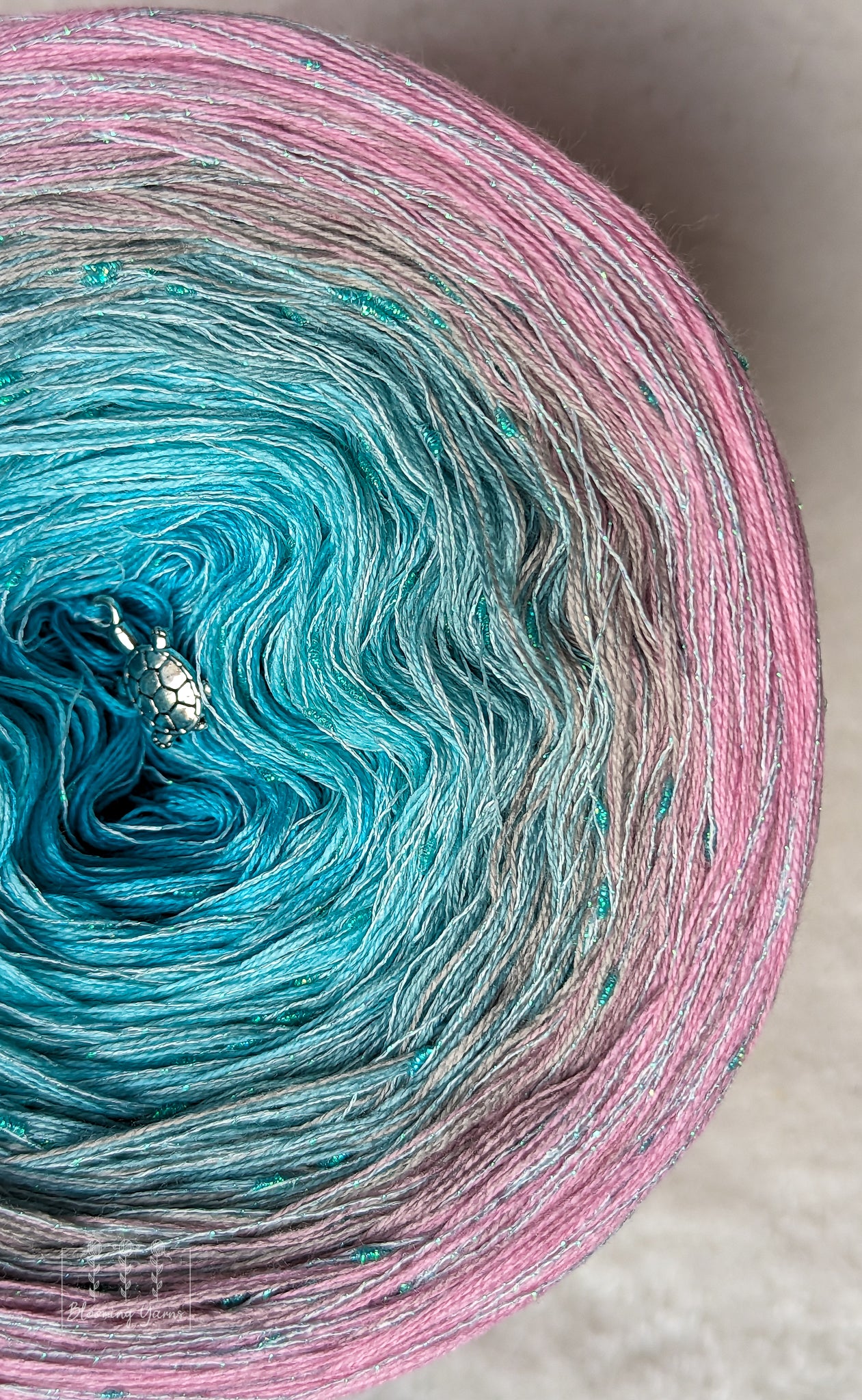 "Flamingo by the sea" gradient yarn cake created by Ancy-Fancy