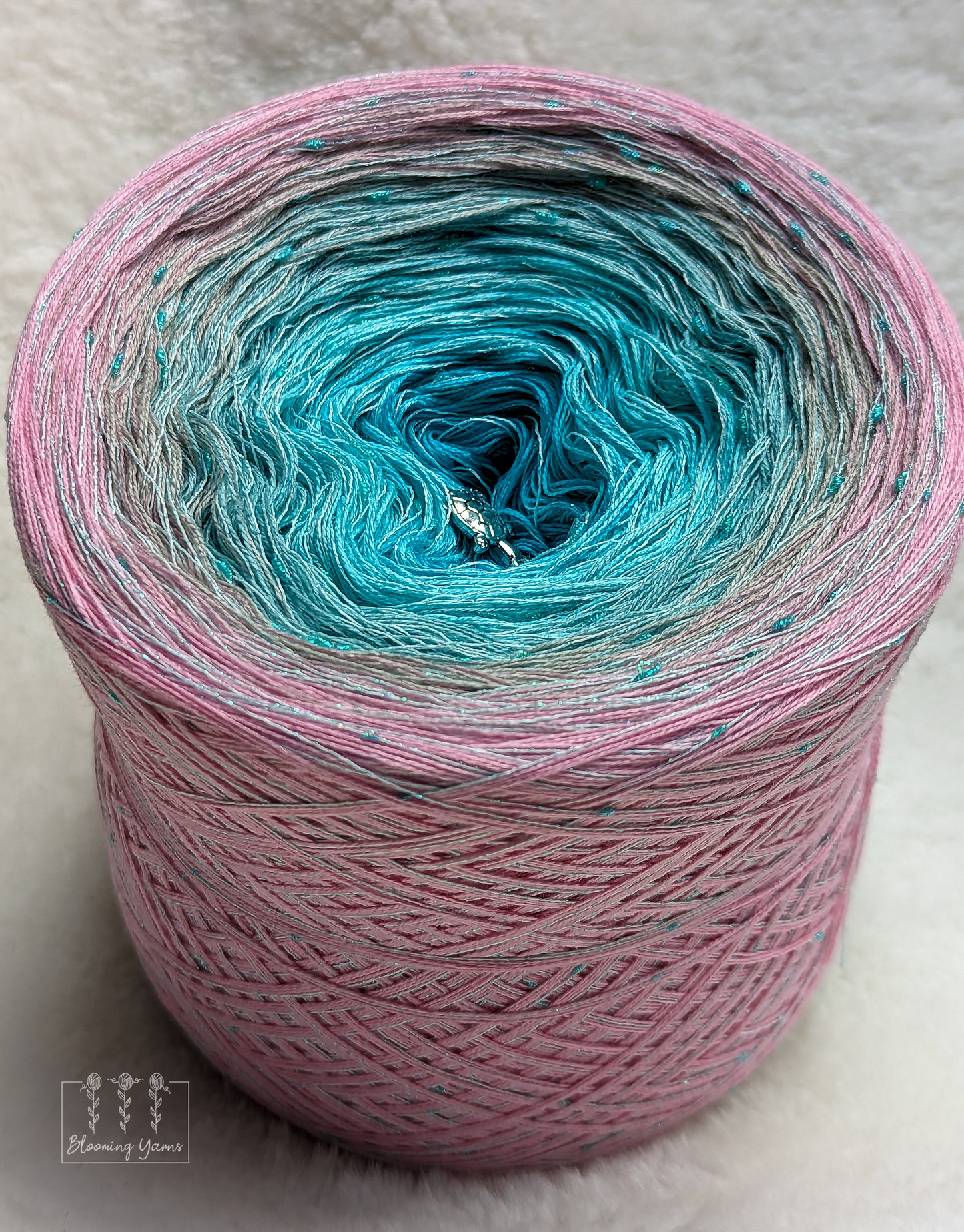 "Flamingo by the sea" gradient yarn cake created by Ancy-Fancy