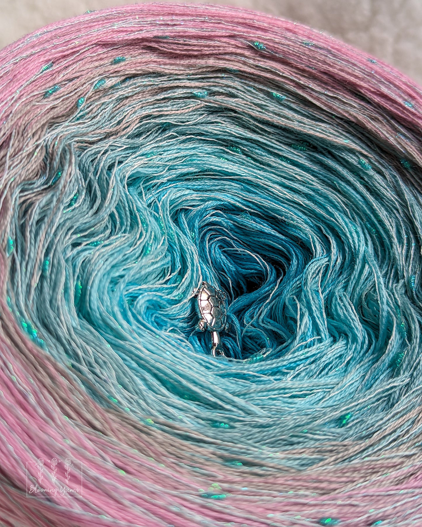 "Flamingo by the sea" gradient yarn cake created by Ancy-Fancy