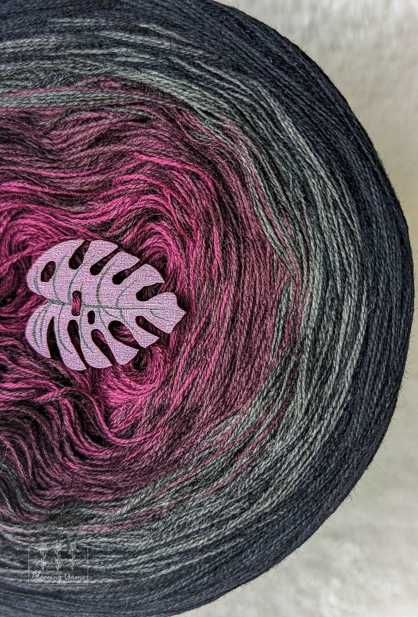 Gradient ombre yarn cake, colour combination C261