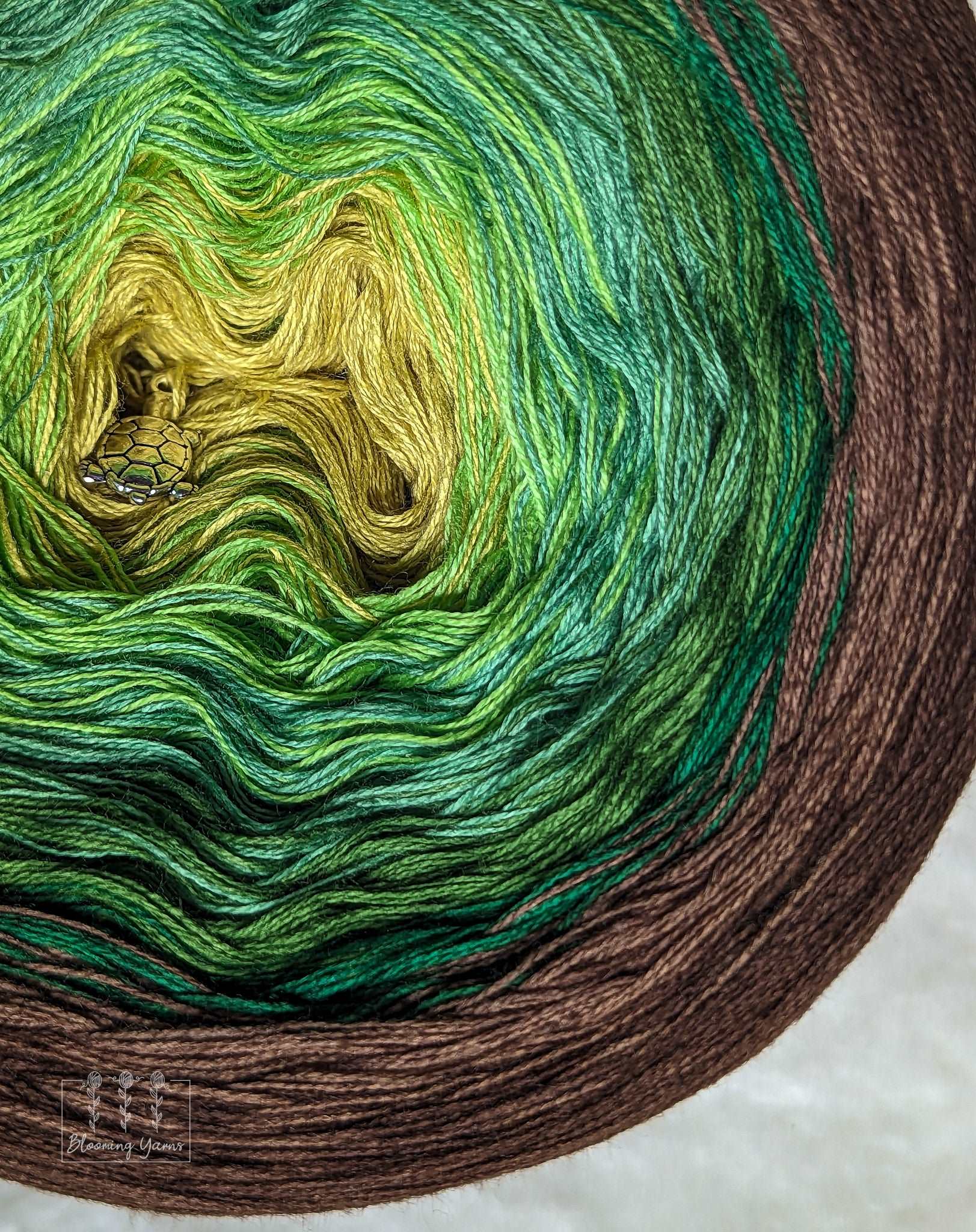 Gradient ombre yarn cake, colour combination C274