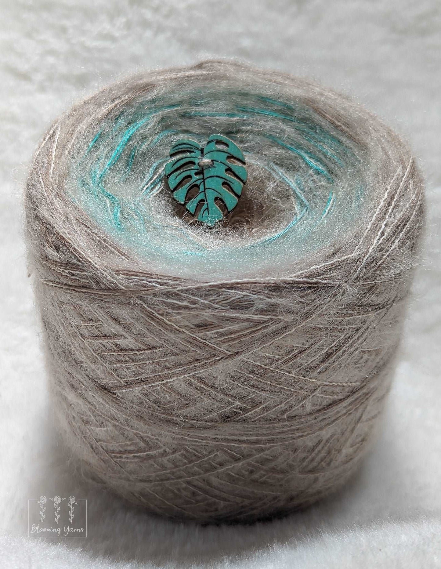 Fluffy yarn cake FC025