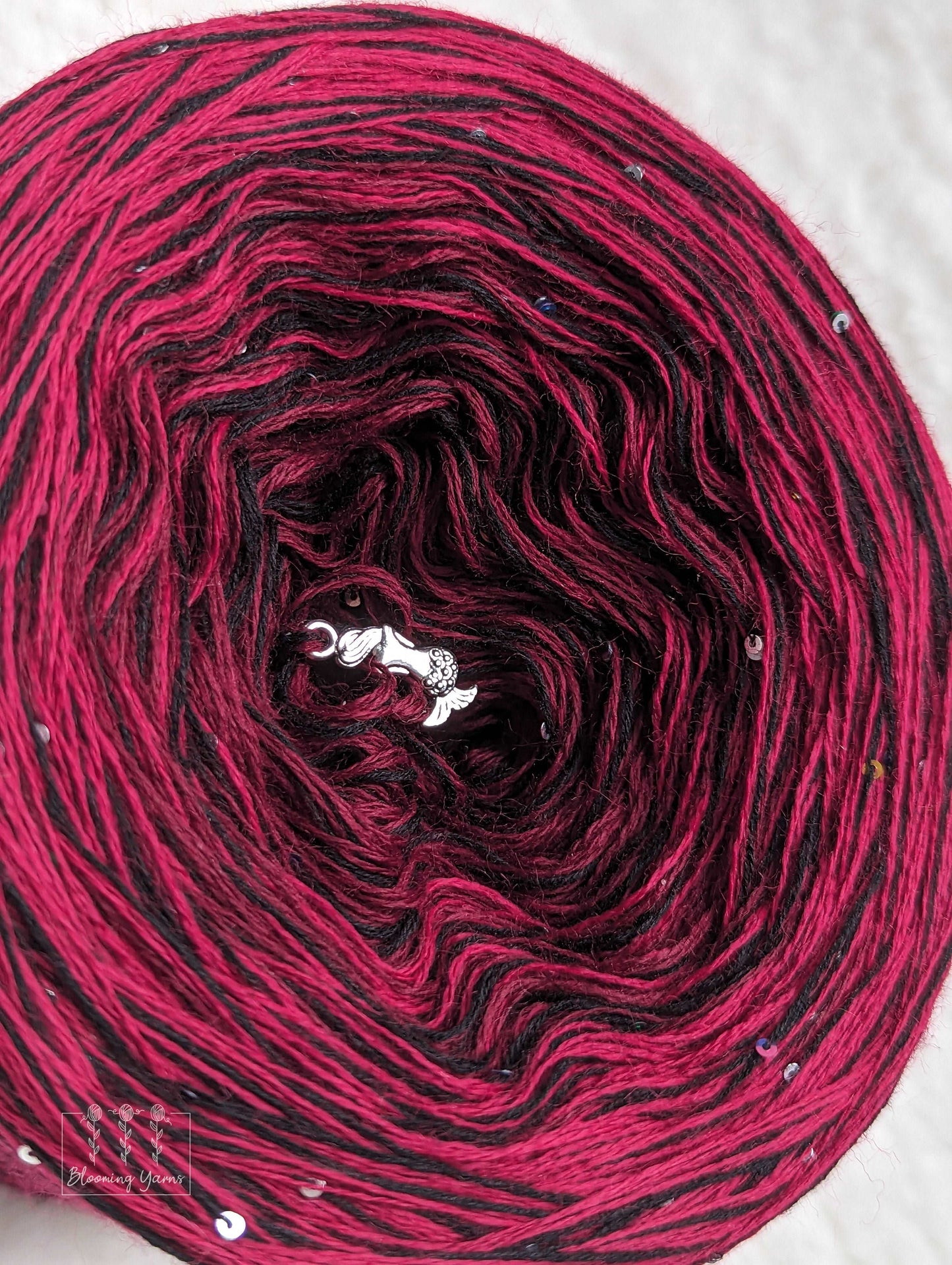 Gradient ombre yarn cake, colour combination M047