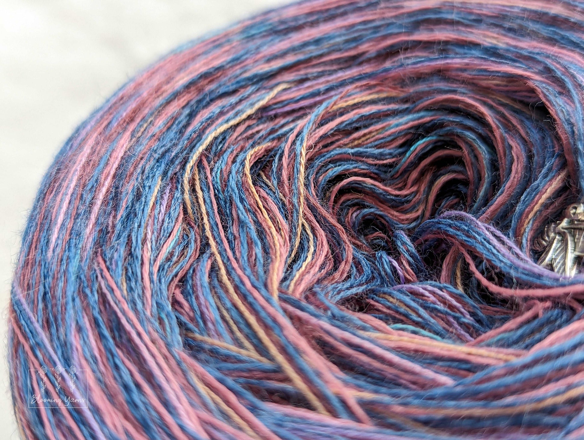Gradient yarn cake, colour combination M053
