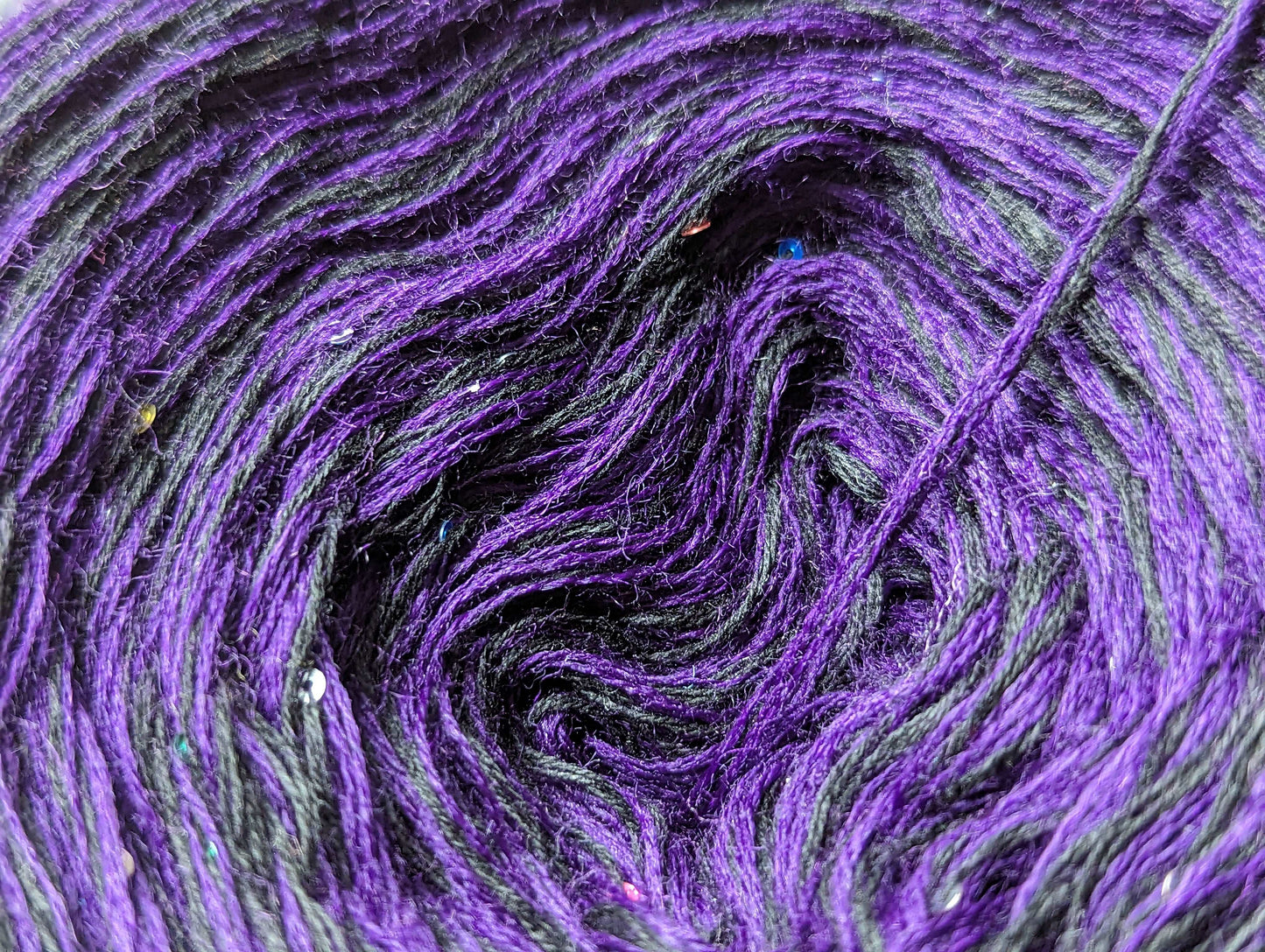 Gradient ombre yarn cake, colour combination M048