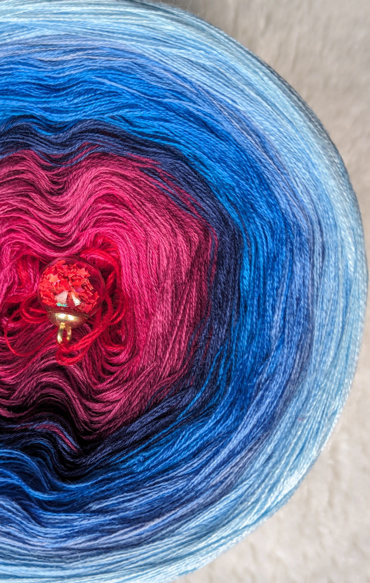 Gradient ombre yarn cake, colour combination C305