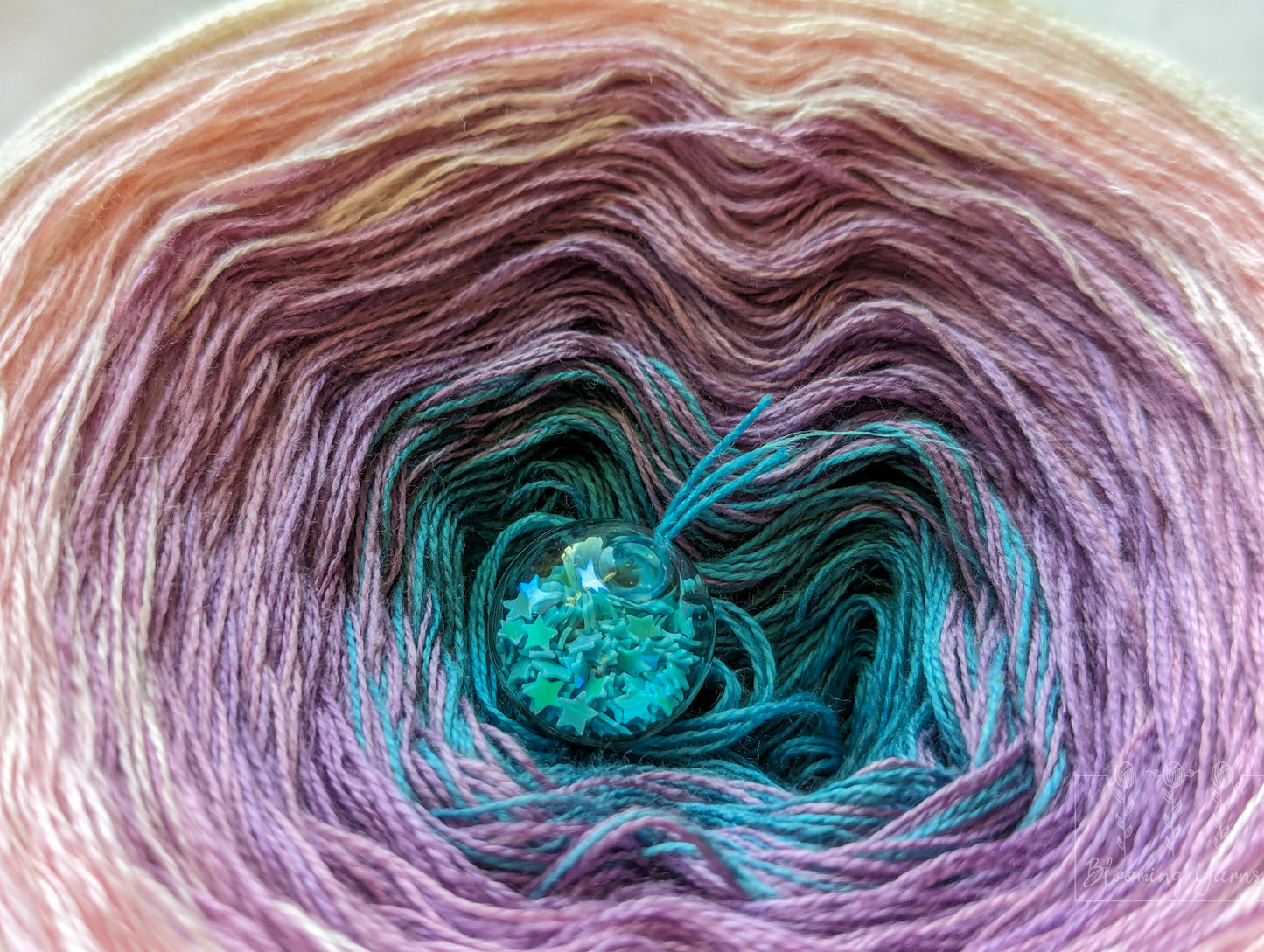 Gradient yarn cake, colour combination CM306