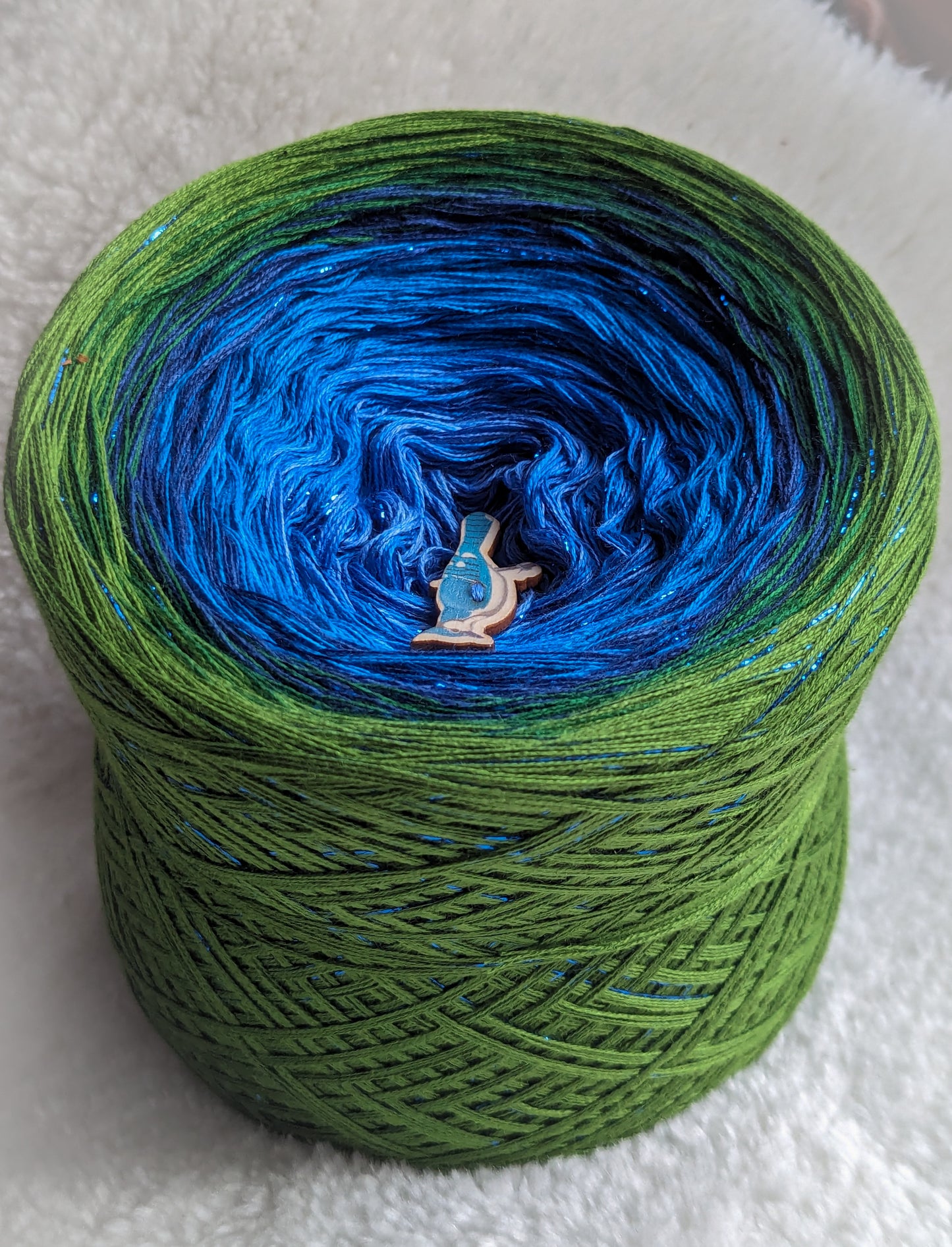 "Hydrangea Blue" cotton/acrylic ombre yarn cake, 360g, about 1300m, 4ply+lurex, smoothie style