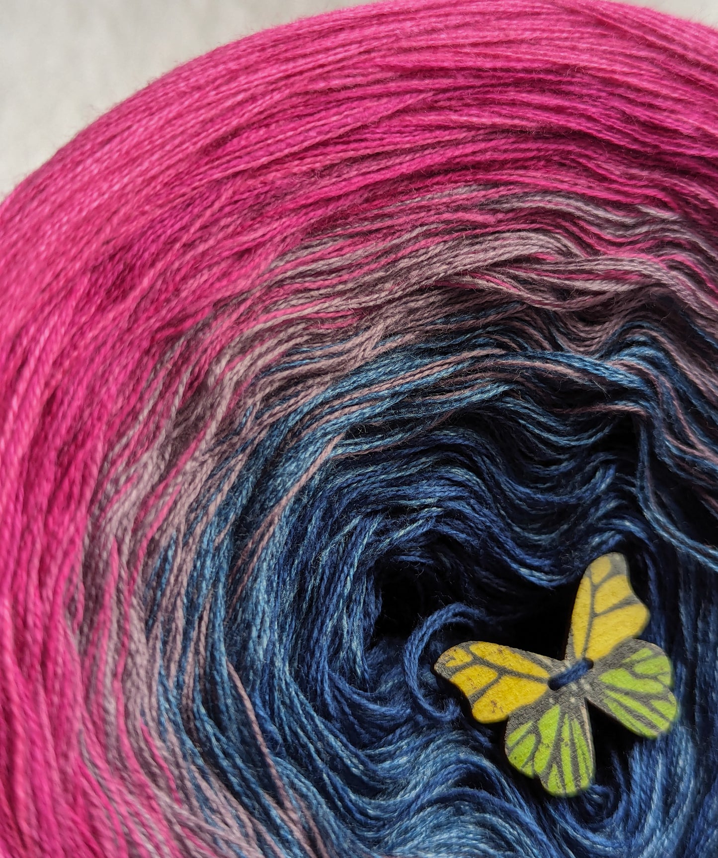 "Cosmos Flowers" cotton/acrylic ombre yarn cake, 335g, about 1250m, 4ply, smoothie style