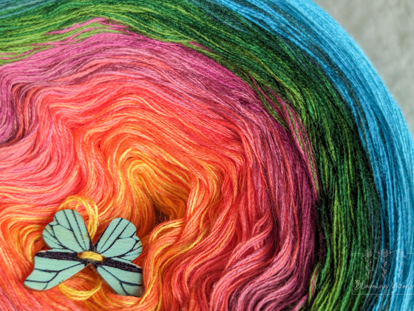 "Flower valley" cotton/acrylic ombre yarn cake, 325g, about 1200m, 4ply, smoothie style