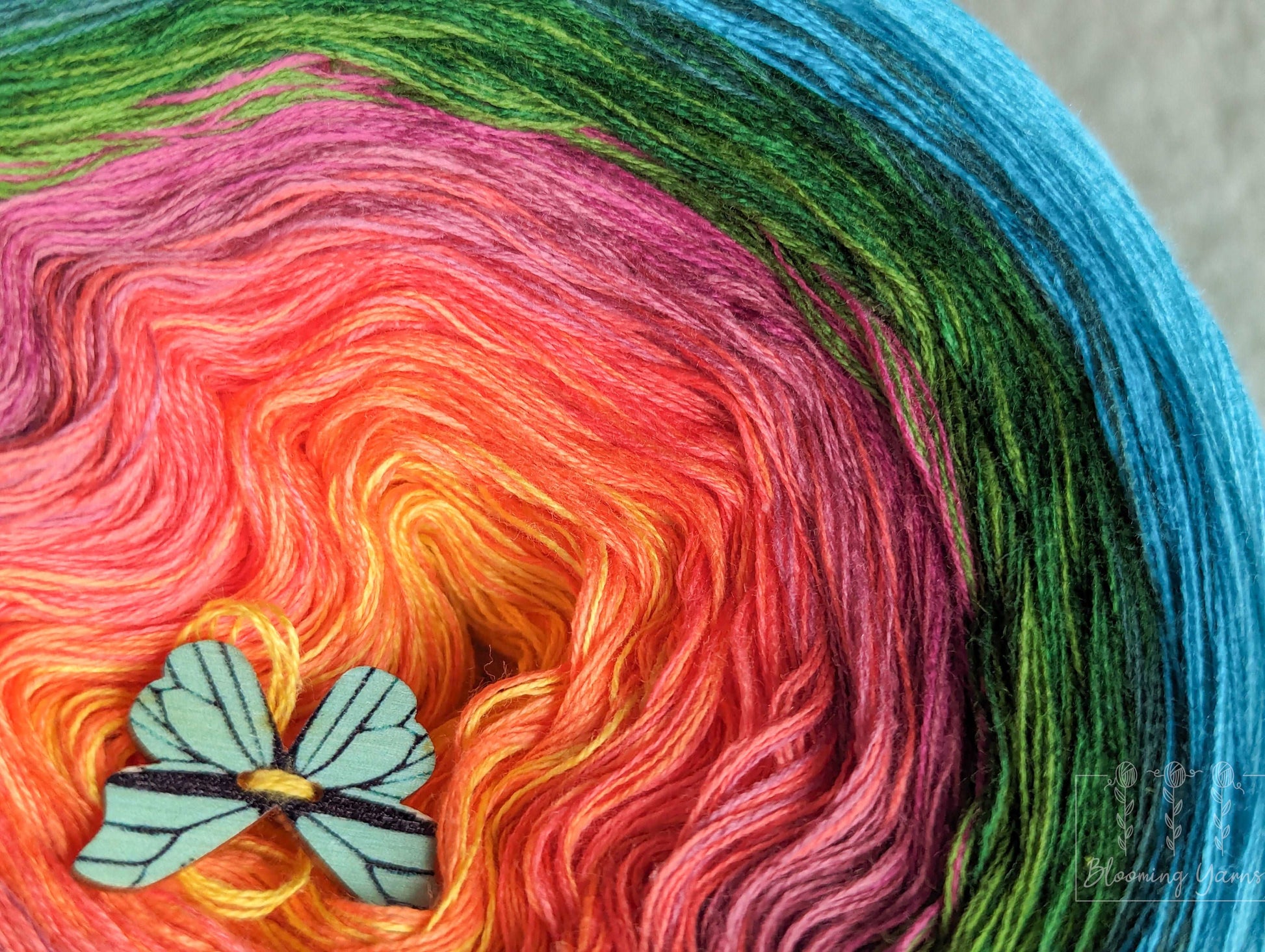 "Flower valley" gradient ombre yarn cake