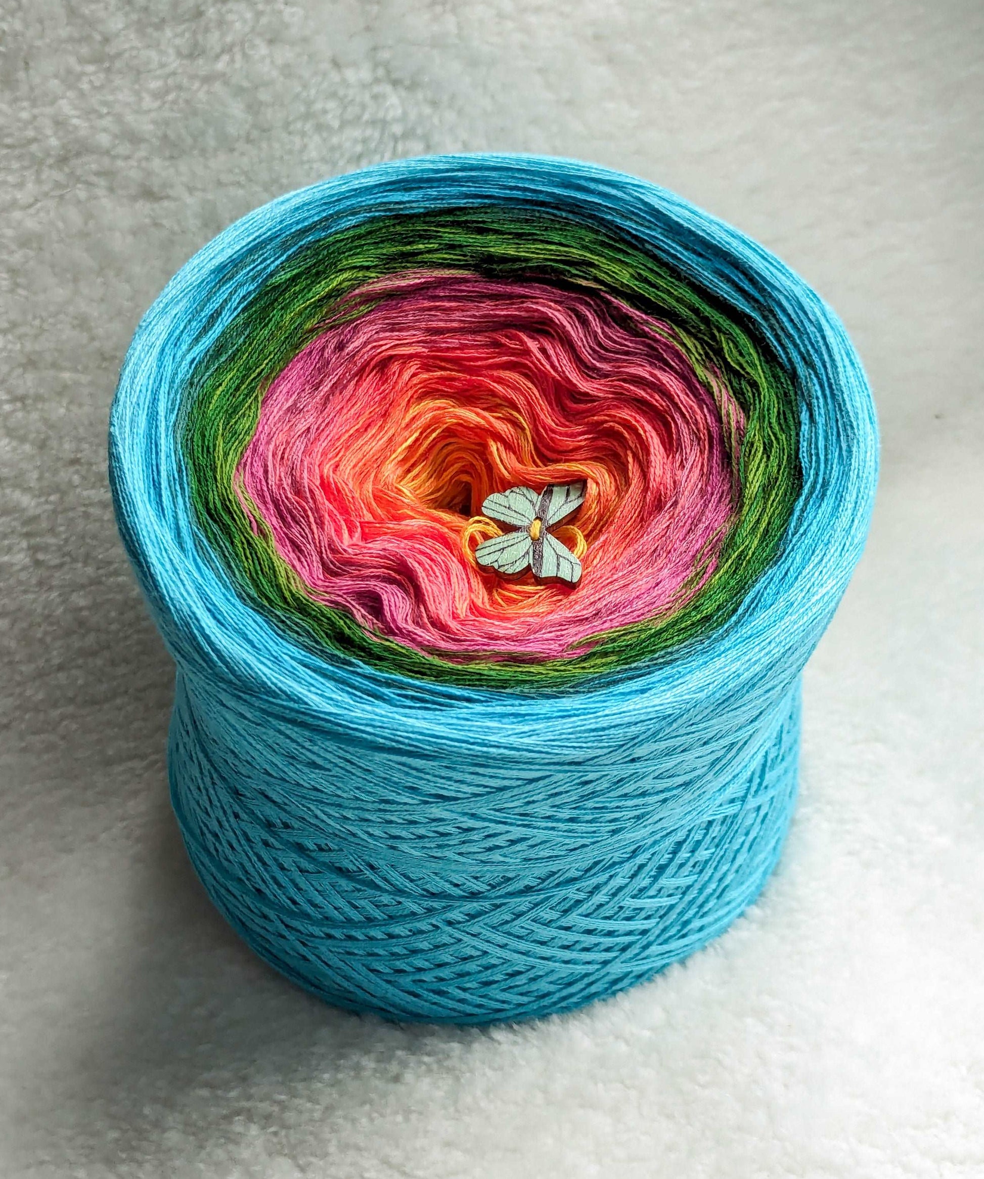 "Flower valley" gradient ombre yarn cake