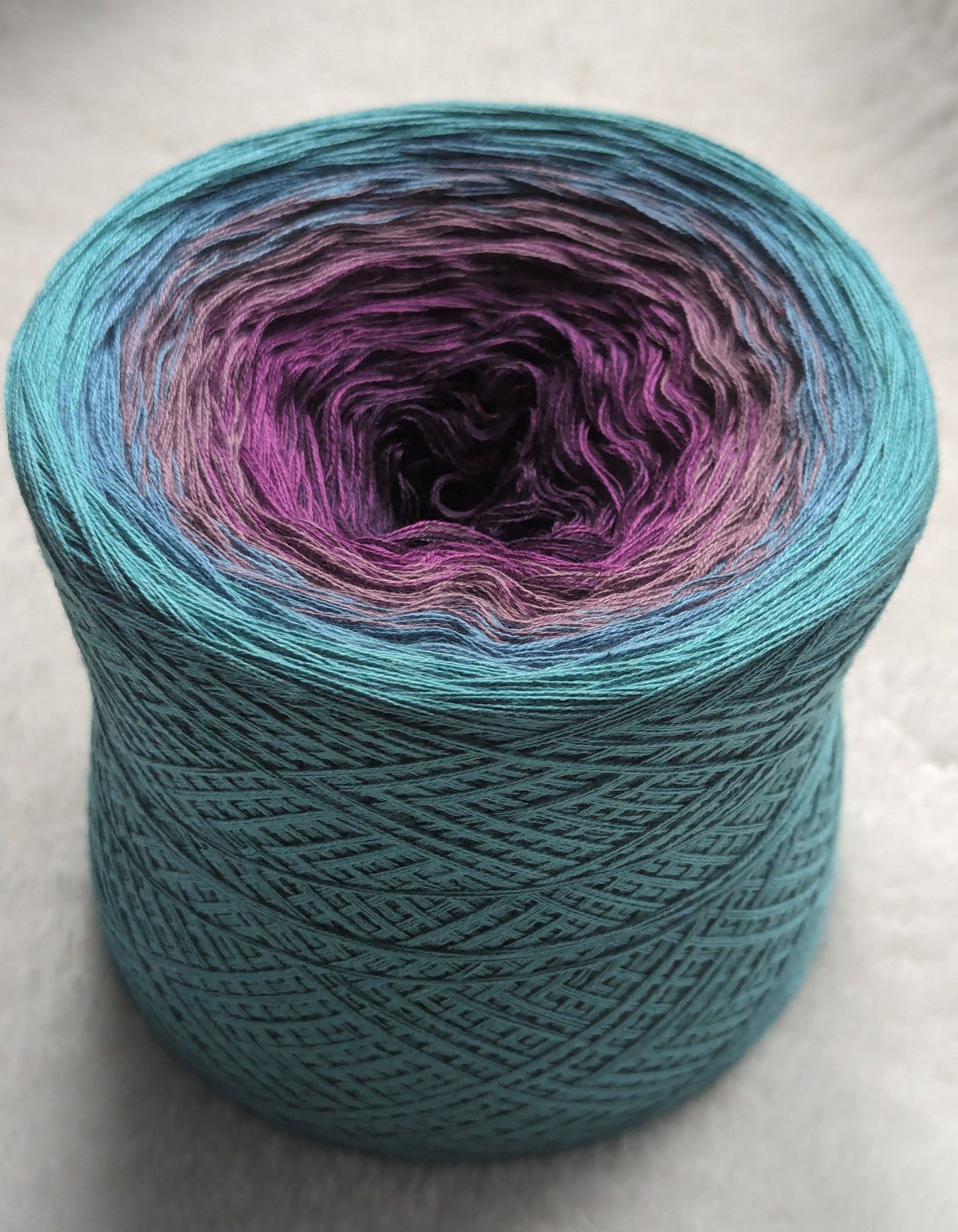 Gradient ombre yarn cake, colour combination C163 by Maggie Raczkowska