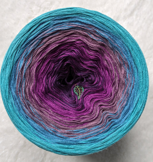 Gradient ombre yarn cake, colour combination C163 by Maggie Raczkowska