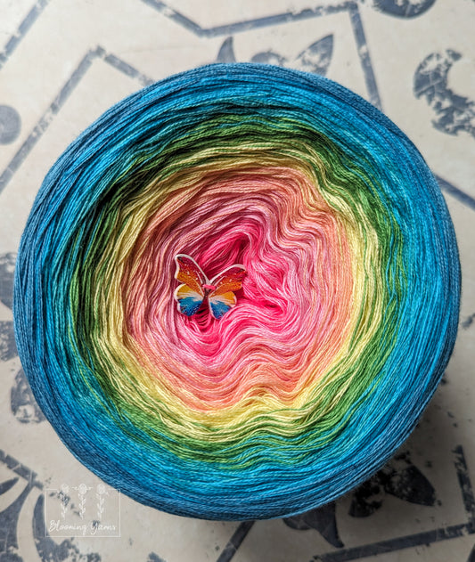 Gradient ombre yarn cake, colour combination C335