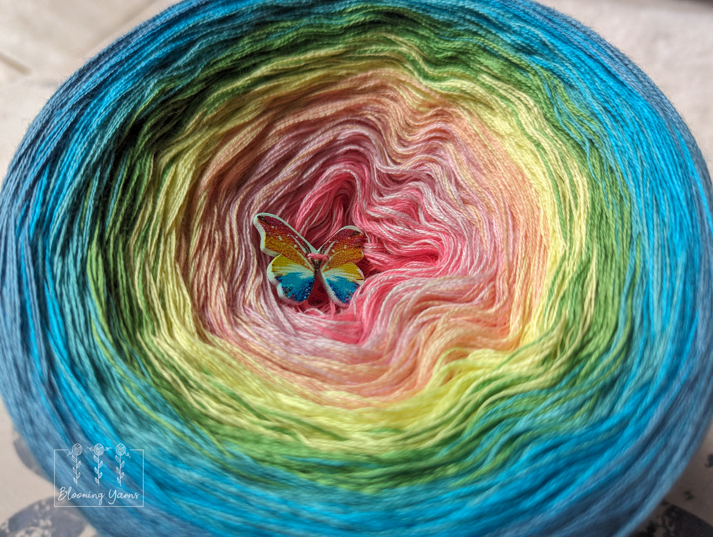 Gradient ombre yarn cake, colour combination C335