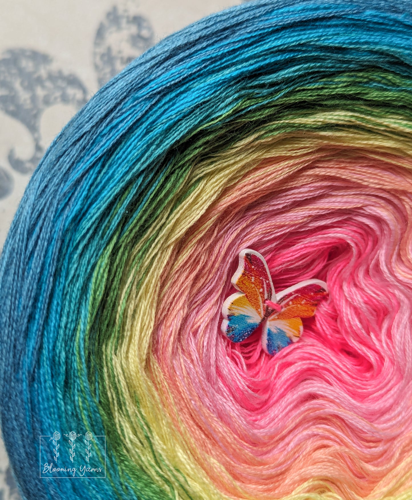 Gradient ombre yarn cake, colour combination C335