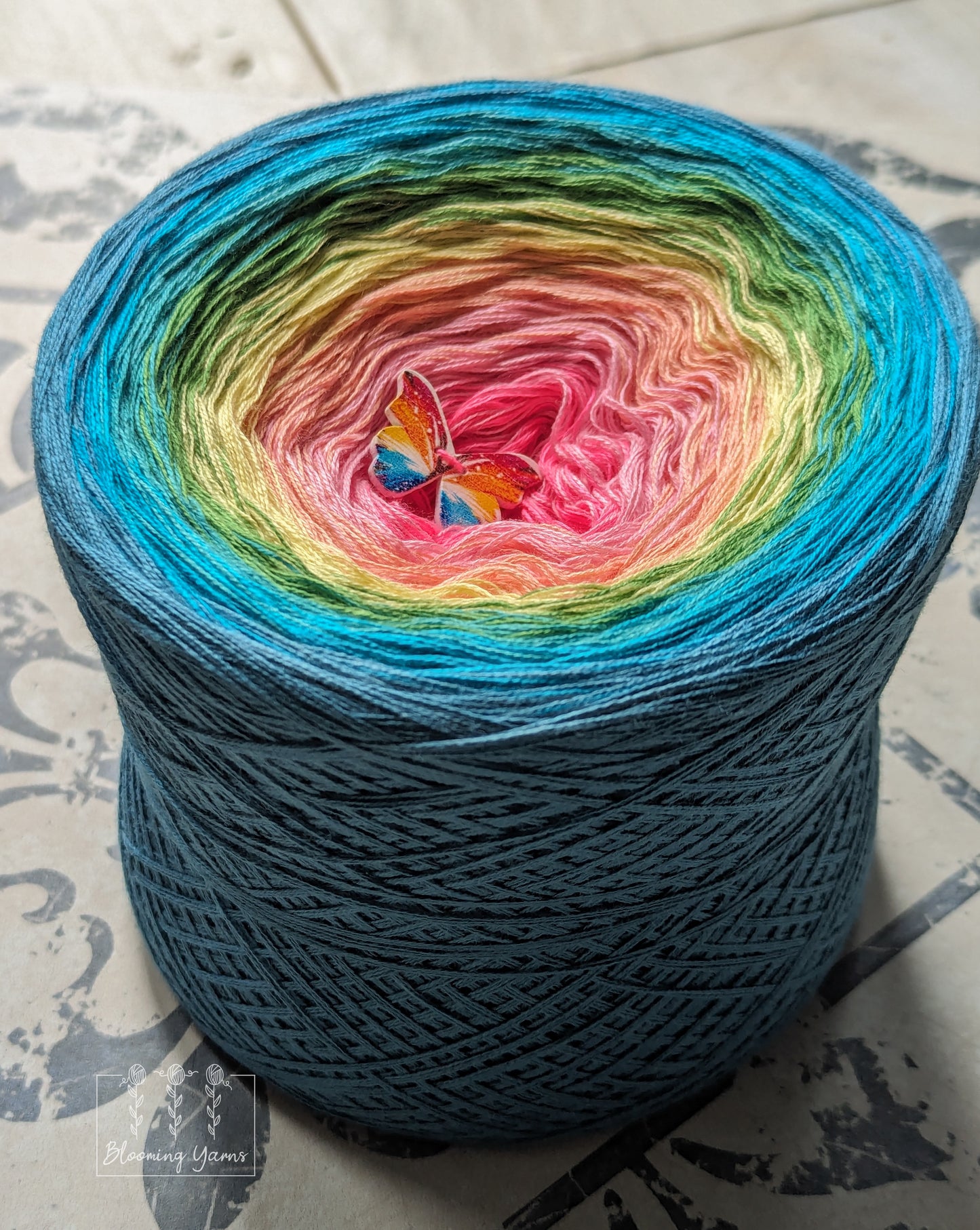 Gradient ombre yarn cake, colour combination C335