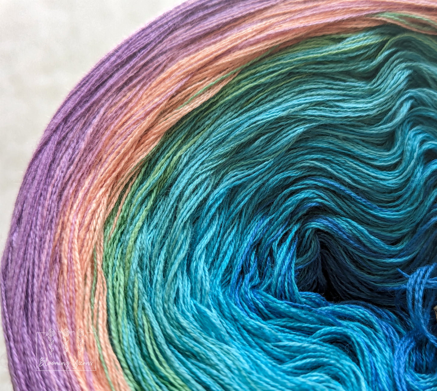 "South African Roller" gradient ombre yarn cake