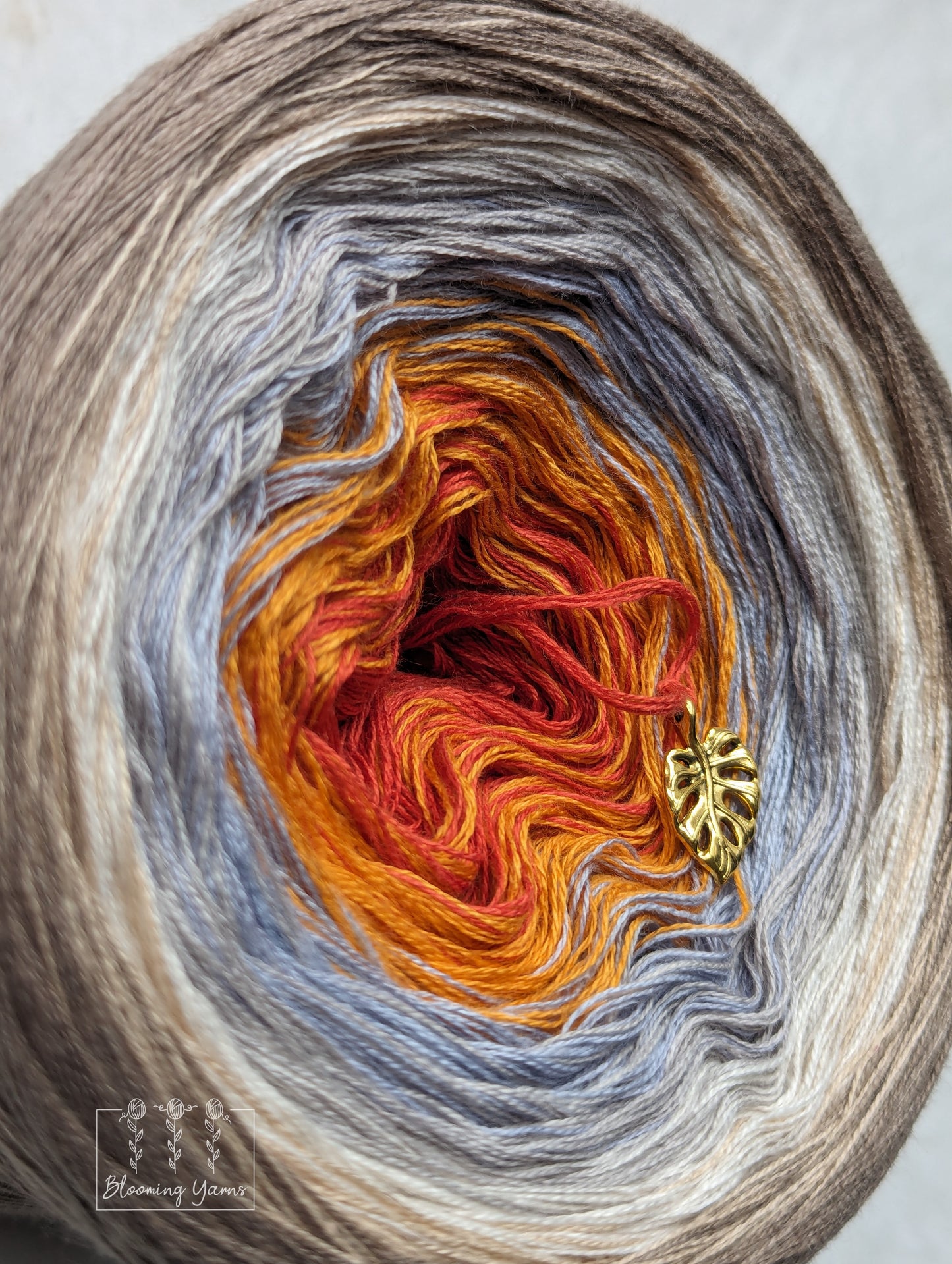 "Robin" gradient ombre yarn cake