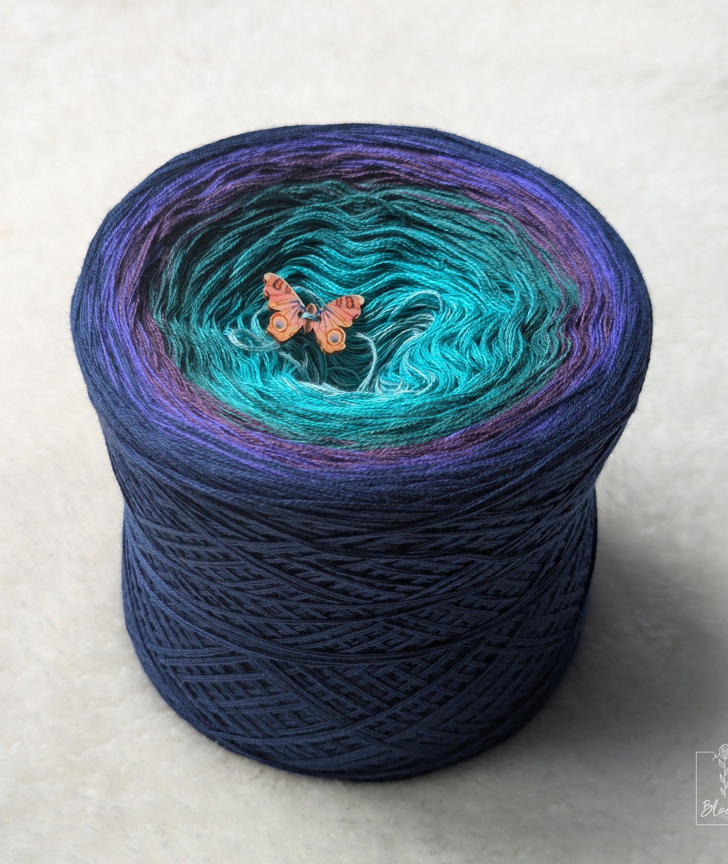 "Hummingbird" gradient ombre yarn cake