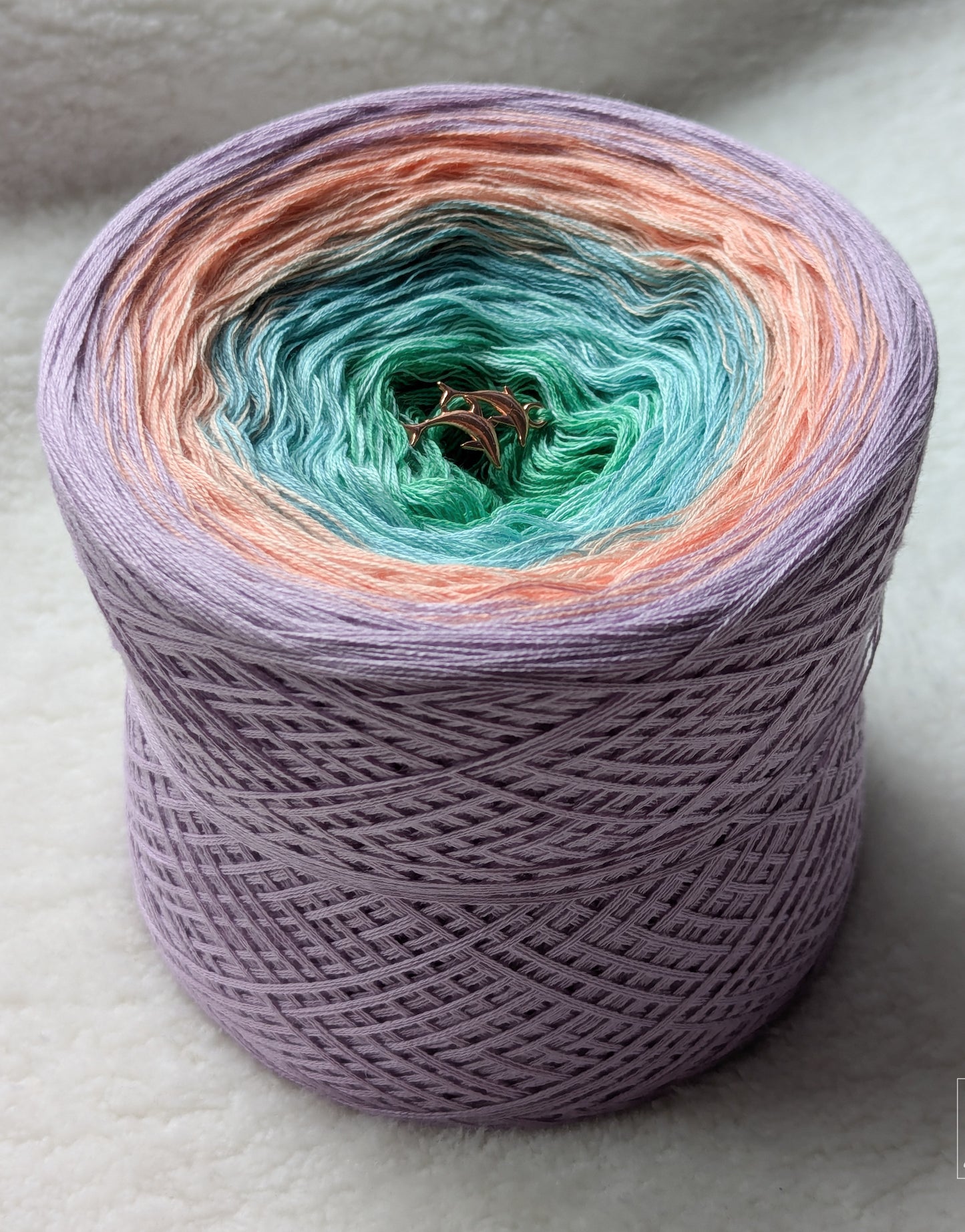 "Indian Roller" gradient ombre yarn cake