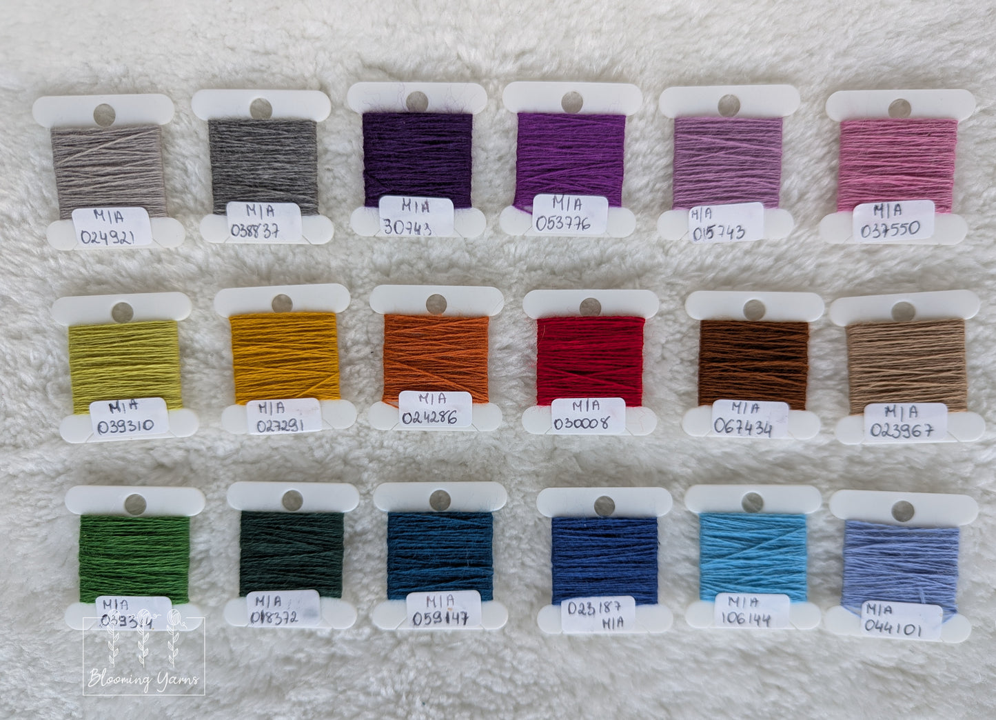 50%merino wool/50%acrylic yarn cake in your choosen colours