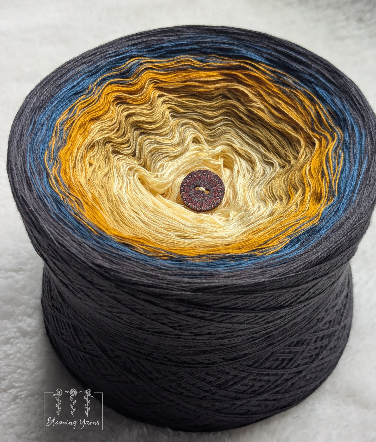 Gradient ombre yarn cake, colour combination C030